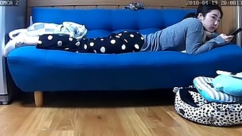 Crazy Korean Girl Shows Off Her Webcam Skills In Hd Video