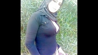 Amateur Asian And Arab Mix In New Photo Series