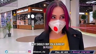 Mengambil Risiko Seks Oral Di Bilik Pakaian Untuk Big Mac - Agen Awam Merayu Dan Berhubungan Seks Dengan Pelajar Di Pusat Membeli-Belah / Jilat Faraj Saya