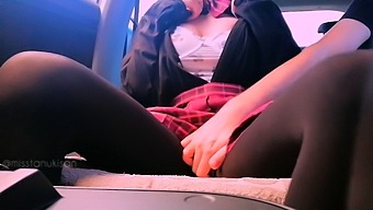 Babe Gives A Blowjob And Gets Fucked In The Back Seat Of A Car